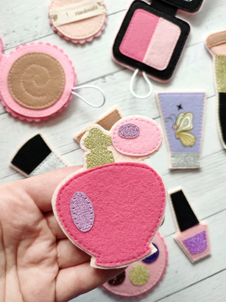 Felt bag and cosmetics set pattern, PDF sewing pattern ideas for girl, Felt makeup game tutorial