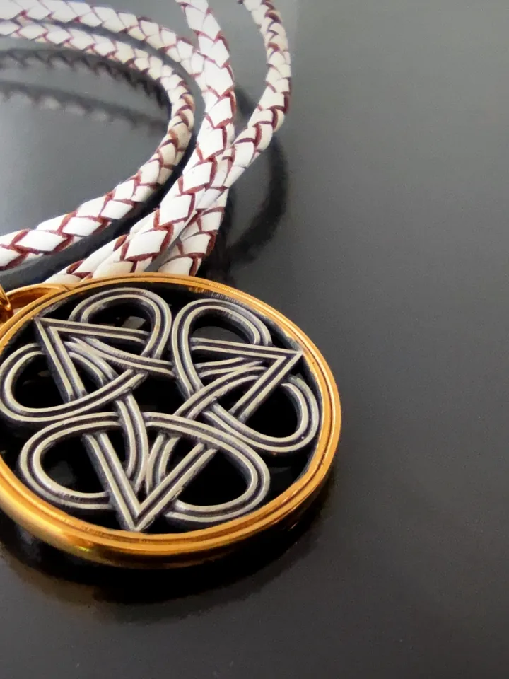Celtic pendant - Knot of happiness