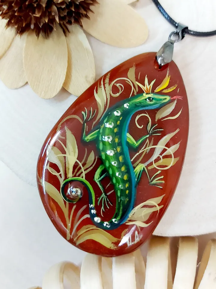 Pendant with a lizard Author's work Hand-painted on stone Russian school of painting Fedoskino Agate Magic of painting.