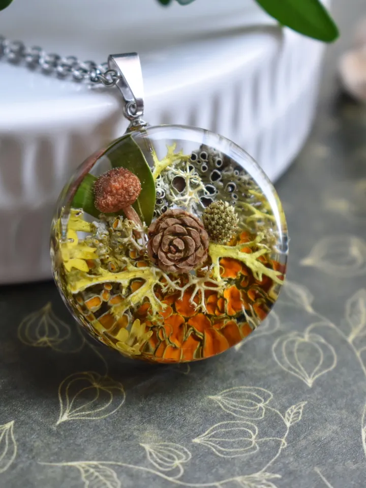 Real Lichen pendant. Necklace with real lichen. Pendant with lichen in resin. Forest medallion with lichen and moss in resin.