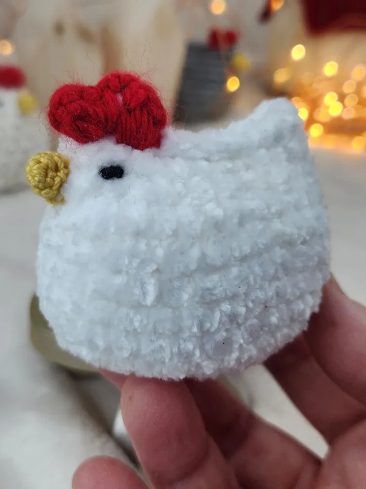 Low sew Mini Plush Chicken Crochet Pattern in a Jute basket - Adorable Amigurumi - Video tutorial, PDF pattern