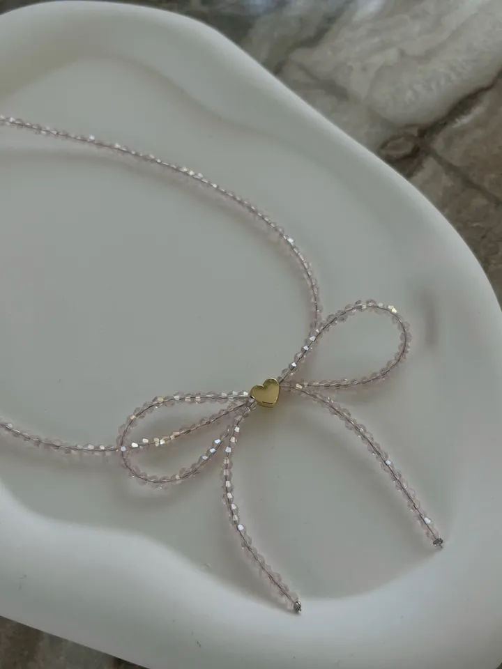 Choker in the form of a pink bow