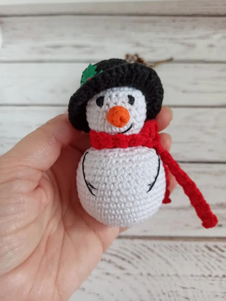 Crochet car hanging snowman, Christmas tree decoration, Christmas gift