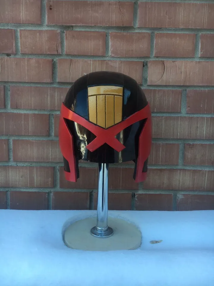 Judge Dredd helmet cosplay