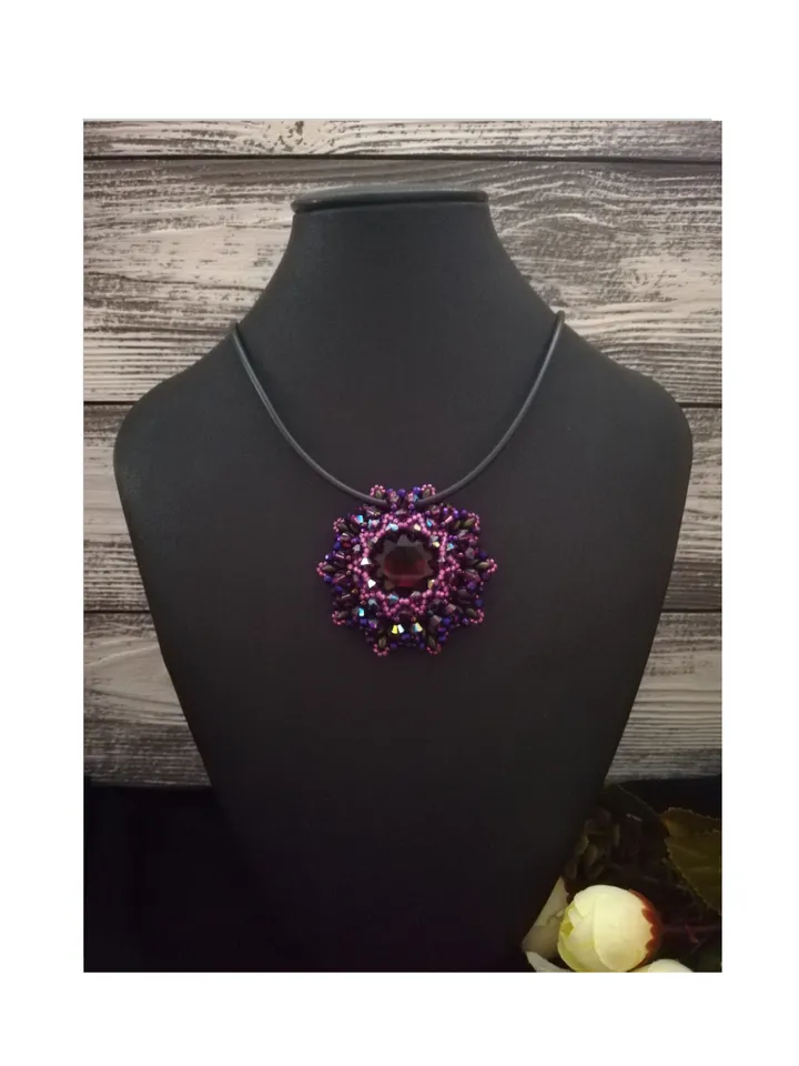 Round pendant hanging, Pendant rivoli and pearls , Lace Necklace