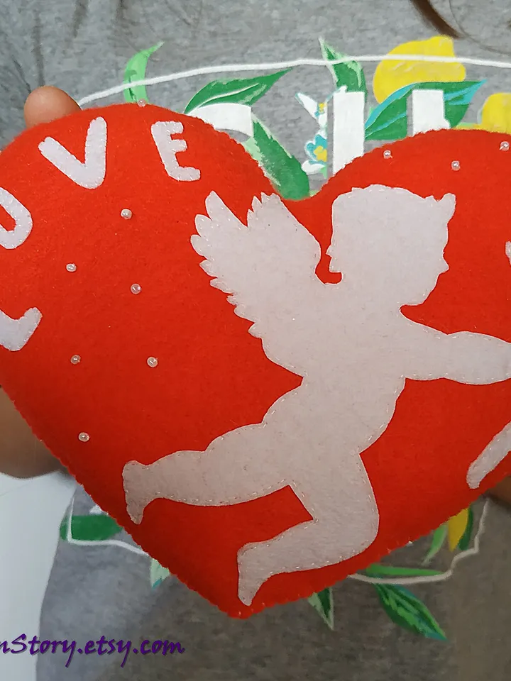 Valentines day gift, felt toy, Valentine heart toy, Gift for her, Gift for him, Valentine day decor, Valentine gift