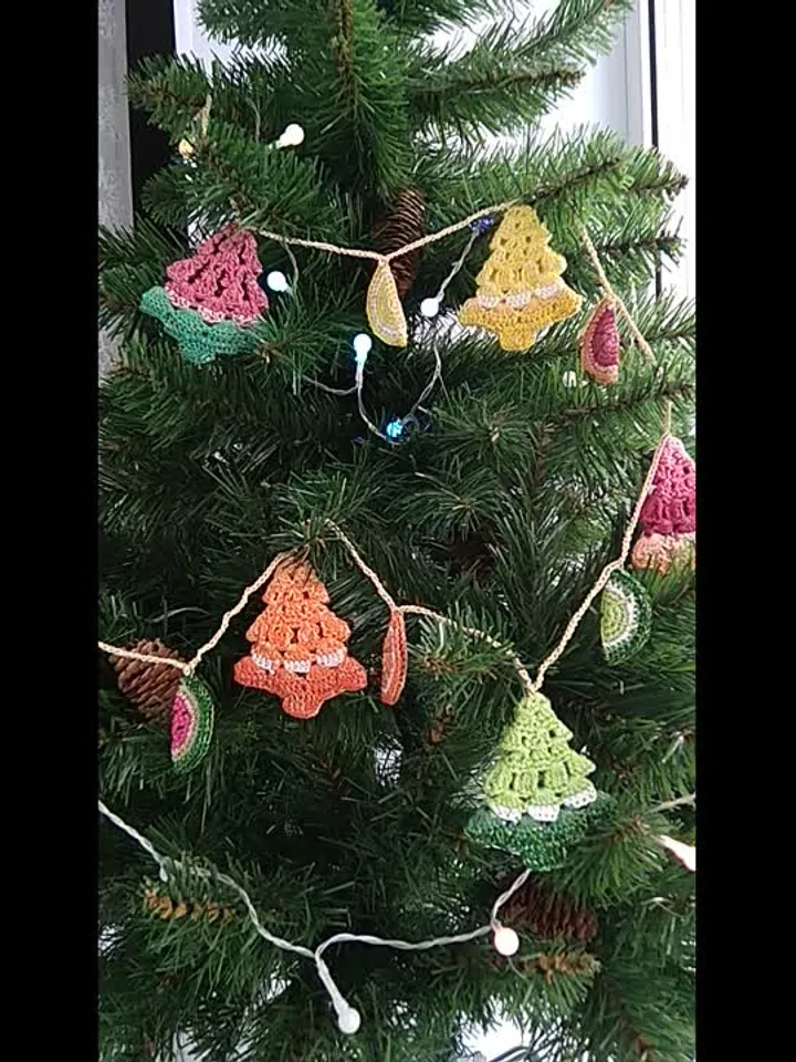 Tree Christmas Garland Crochet Pattern Ornament. DIY holiday decor. PDF Instant Download.