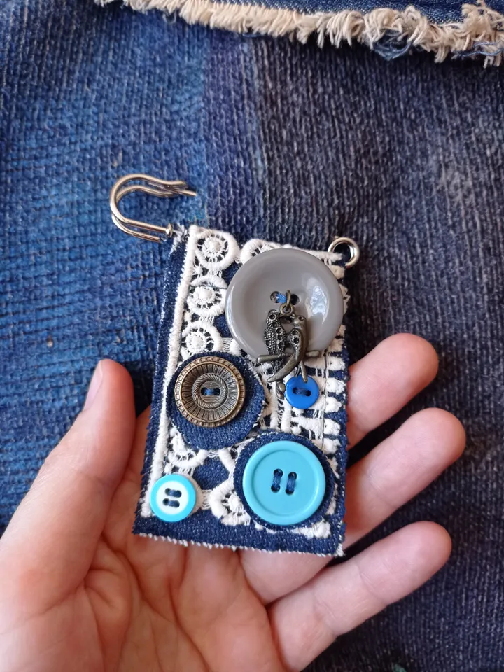 Denim brooch kilt pin "Birds"