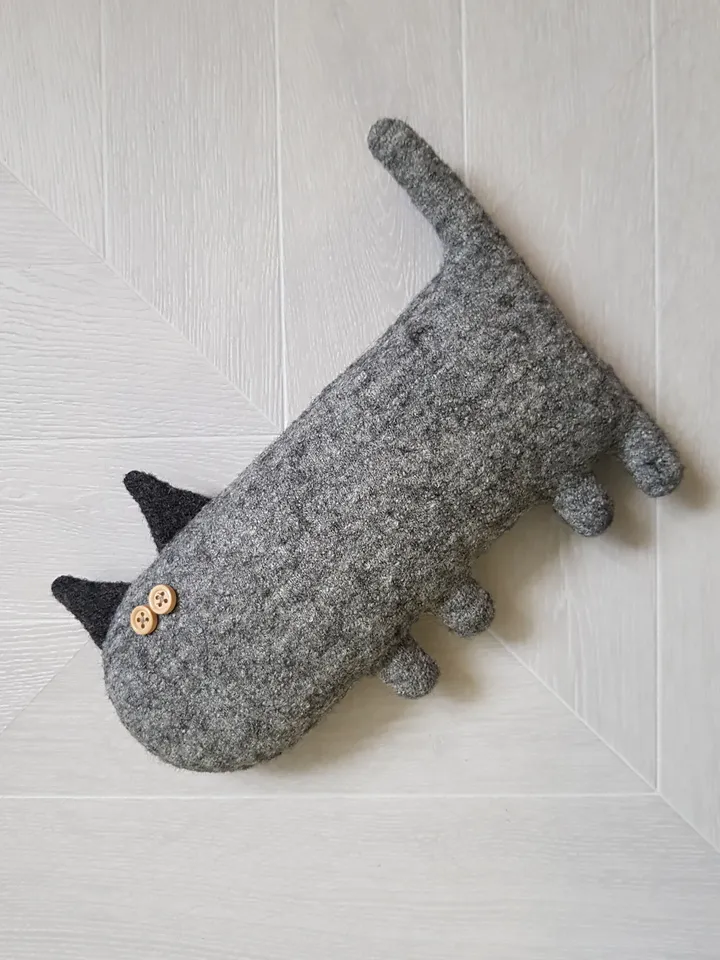 Grey cat sewing pattern PDF, digital tutorial in english, stuffed animal sewing diy