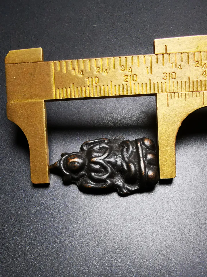 Gandhanra Antique Tibetan Thokcha Amulet Pendant,Chenrezig,Four Armed Padmapani, Made of Thokcha,Mini Size