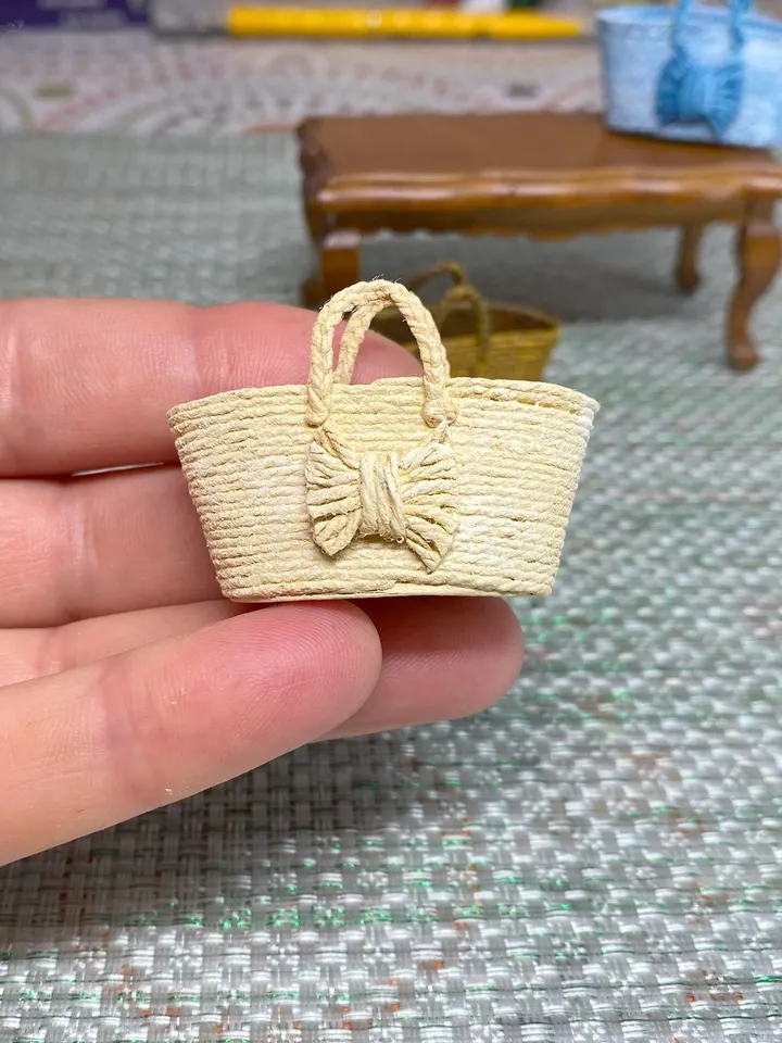 Baskets for dolls. 1:12. dollhouse miniature. puppet miniature. Doll accessories.