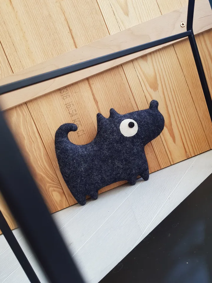 Felt Dog sewing pattern PDF, digital tutorial in english, felt doll sewing diy