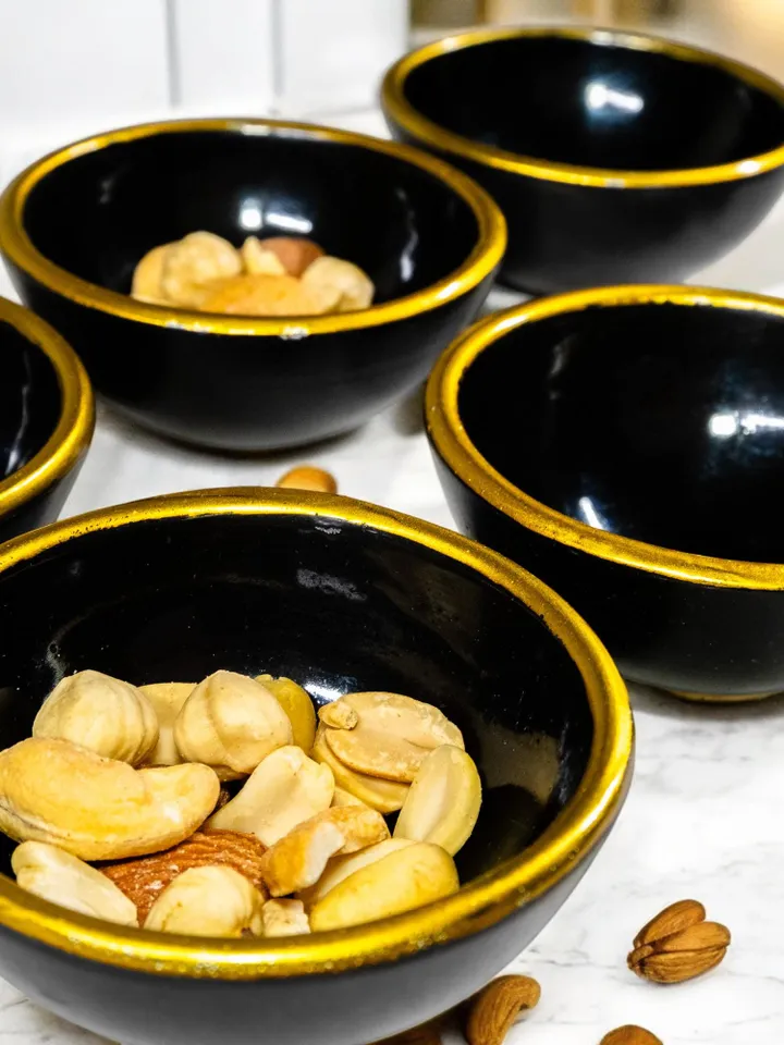 Handcrafted Ceramic Bowl Set | Handpainted 6-Piece Set for Nuts and Dried Fruits | Elegant and Functional Design for Your Dining