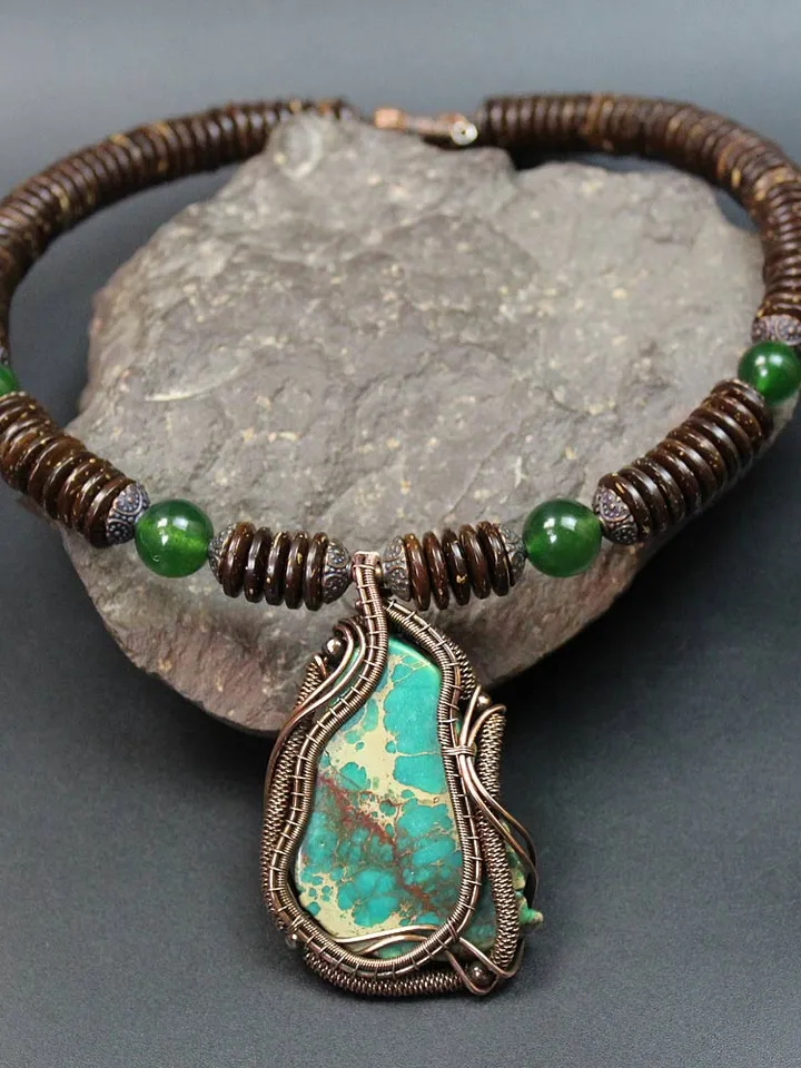 Handmade necklace with coconut and jade beads