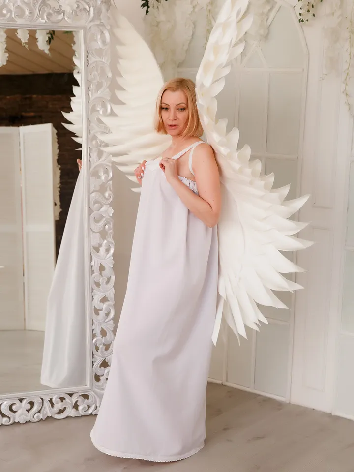 Angelic wings white costume for pregnancy photo shoot,  motherhood photo project, Wings cosplay, Angel wings adult