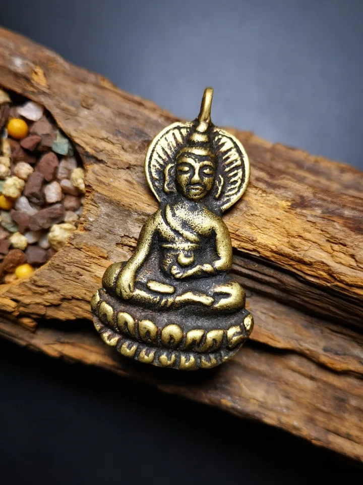 Gandhanra Antique Tibetan Buddhist Amulet Pendant,Bhaisajyaguru,Medicine Buddha,50 Years Old