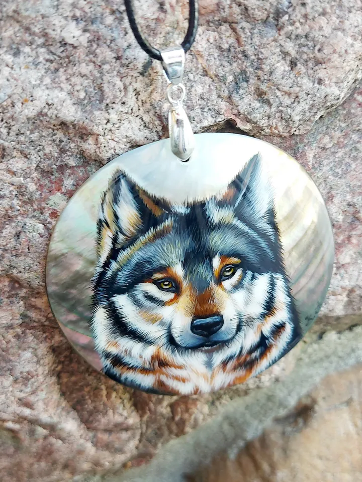 Miniature Hand Painted Beautiful Pearl Wolf Pendant Mother of Pearl Russian Necklace Magic Painting Fine Art Jewelry Fedoskino