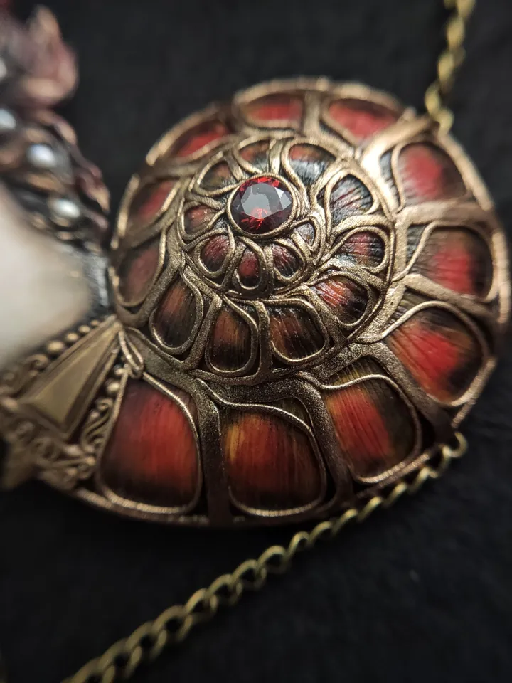 Red-White Hors Nautilus Jewelry necklace, pendant Nautilus