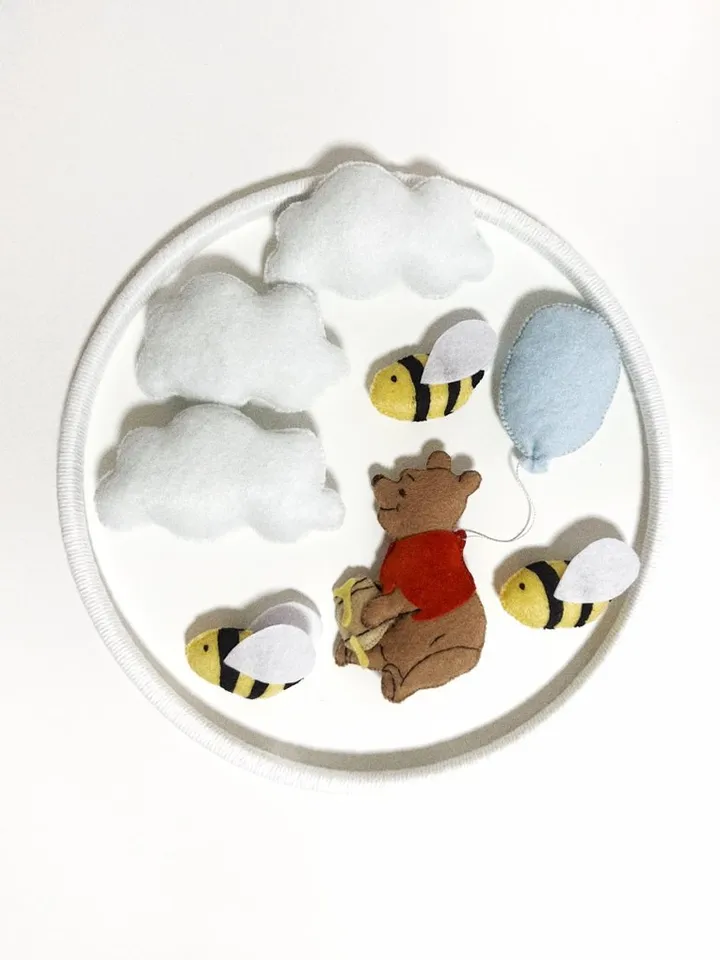 Baby mobile Winnie the Pooh Disney animals blue air balloon