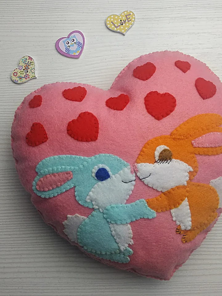 Valentines day gift, felt toy, Gift for her, Gift for him, Valentine heart toy, Valentine day decor, Valentines felt toy, Valentine gift, Gift for her, Gift for him