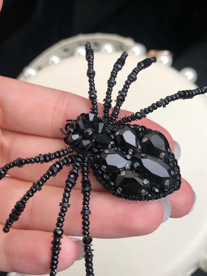 Spider brooch/handmade brooch/handmade jewelry/halloween idea/halloween brooch/spider jewelry