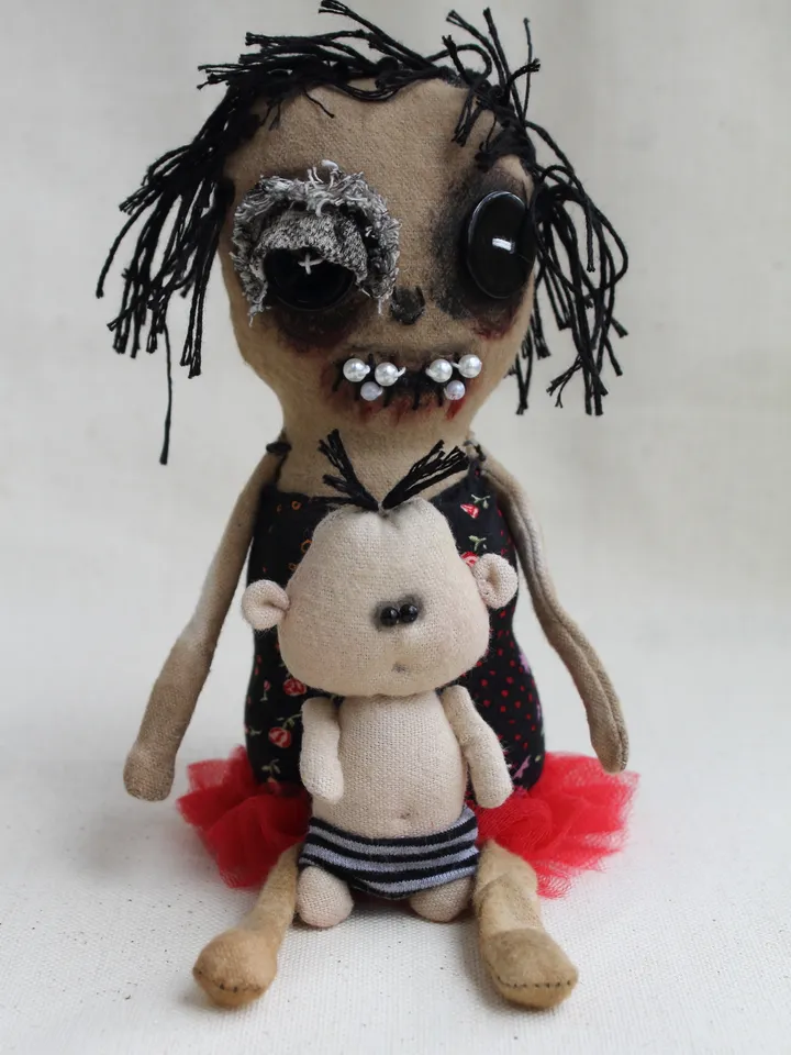 Halloween home decor . Primitive dolls mother and creepy cute child are handmade . Rag doll , Zombie doll . Fabric doll .