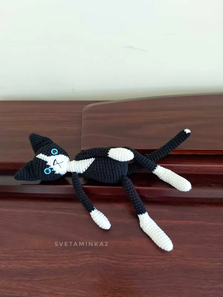 Crochet Cat Tuxedo Pattern Amigurumi Toy Tutorial. Digital Download. PDF.