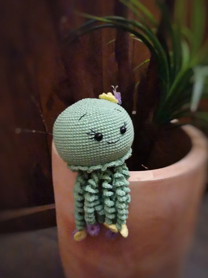 QUALLE Crochet PDF file in English pattern crochet pattern jellyfish toy detailed description of crocheting with photos