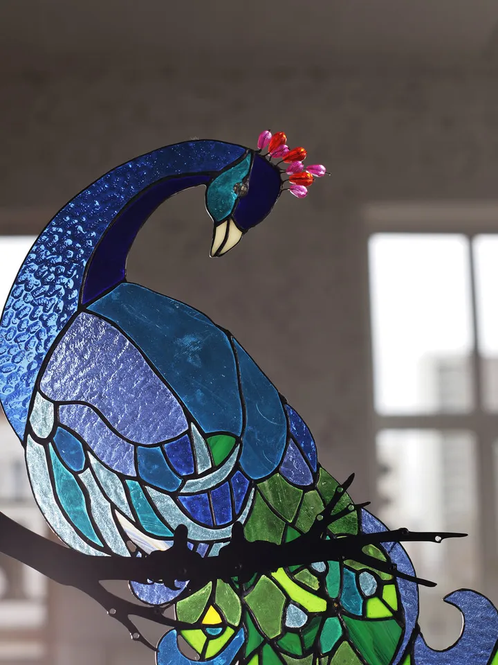 Peacock (Tiffany Stained Glass Art), Stained Glass Peacock – Tiffany Style Art, Elegant Tiffany Glass Peacock Wall Decor, Handcrafted Peacock in Stained Glass, Artistic Glass Peacock with Beaded Crest, Luxurious Stained Glass Bird – Peacock Design