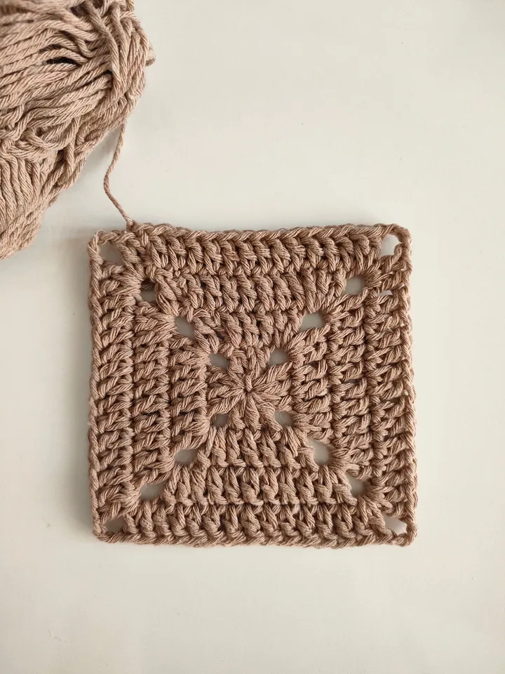 Classic granny square, basic granny square, beginner crochet pattern