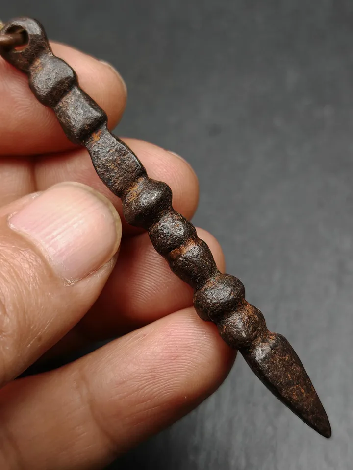 ONLE 1 - Gandhanra Authentic Old Phurba Amulet - Tibetan Ritual Kila Pendant - Made of Thokcha - 78mm Length