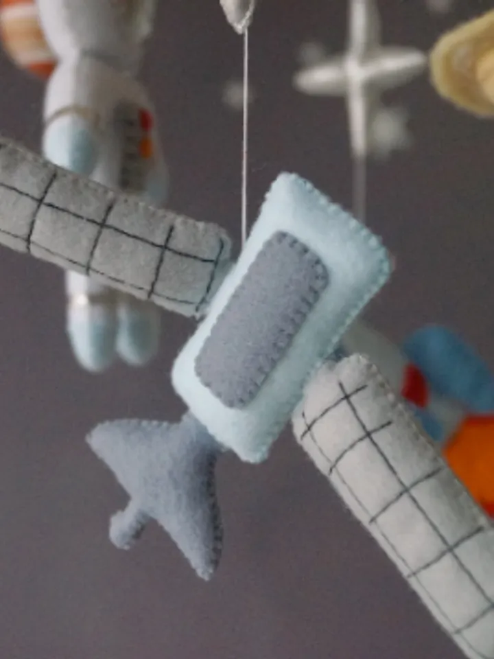 A space mobile for astronaut's nursery, a Shuttle and a rocket made of felt for the decor boy's room