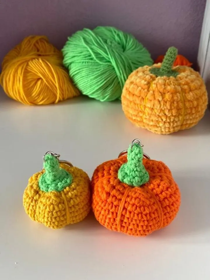 Pumpkin crochet pattern, amigurumi fall decor, halloween keychain, English PDF