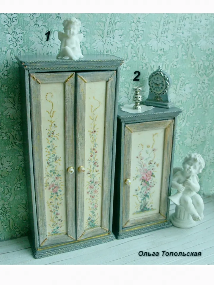 Dollhouse furniture in 1:12 scale.