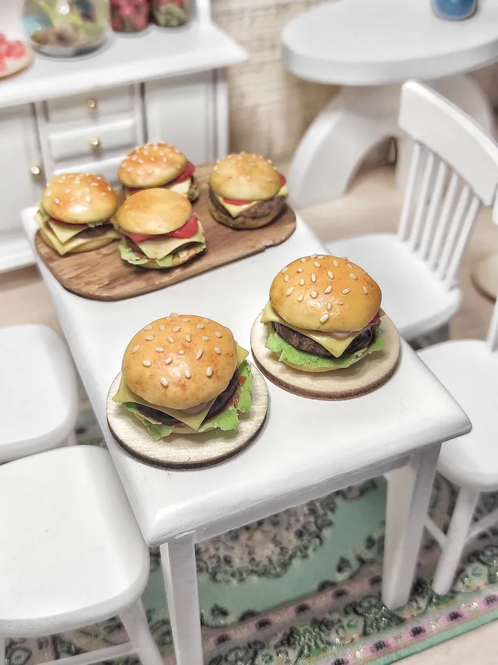 Fast food for dolls - Burger - Realistic burger - burger for dollhouse - miniature - dollhouse miniature - mini food
