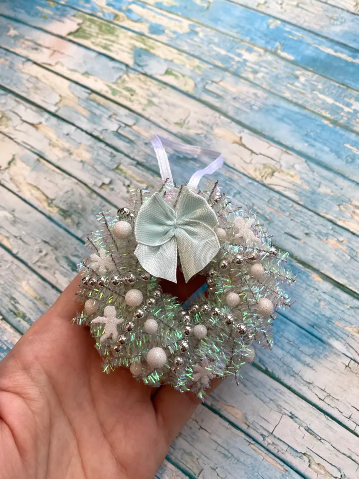 Miniature Christmas Wreath with polymer clay for Dollhouse Tree