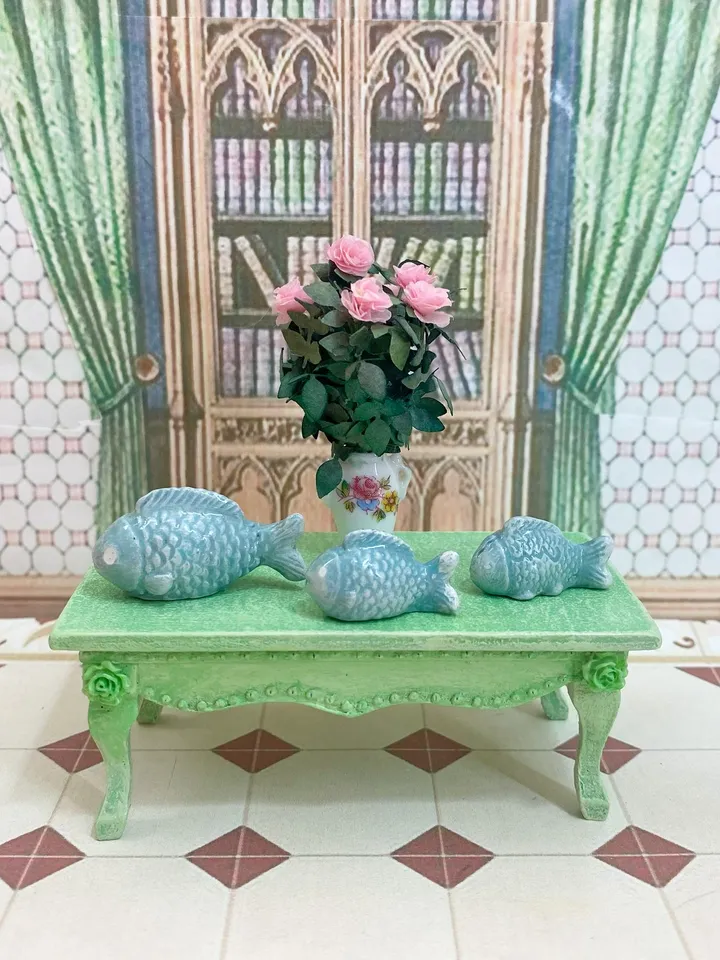 Vintage ceramic figurines for a dollhouse. 1:12. Mini figurines for a doll. Dollhouse accessories. Ceramic fish.