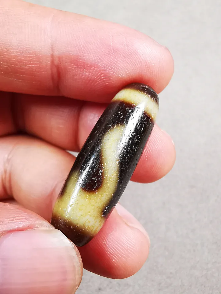 Gandhanra Tibetan RUI Dzi Bead,Tibetan Chung,Wealth Amulet,Small Size 35*11 mm