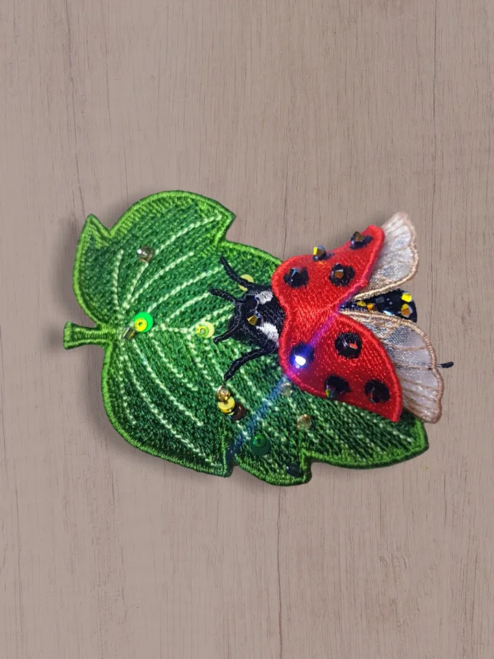 FSL Ladybug on a leaf Brooch machine embroidery designs digital embroidery pattern Free standing lace embroidery motif 3D embroidery design