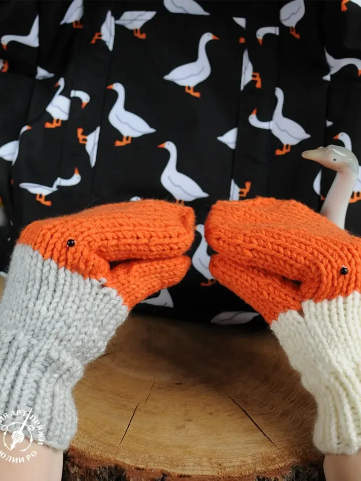 knitting mittens Grey and White goose