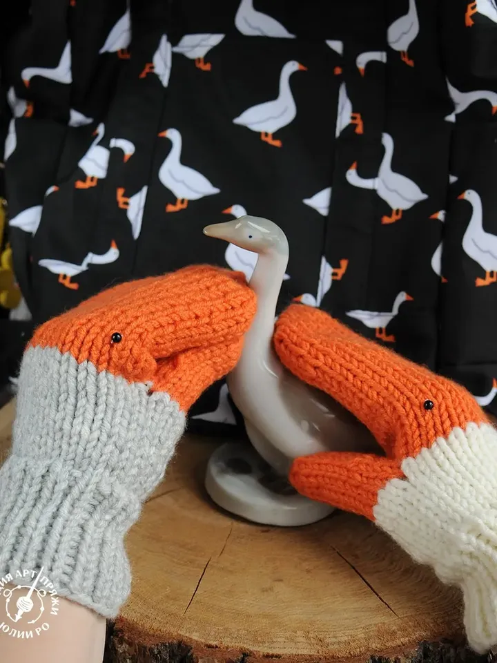 knitting mittens Grey and White goose