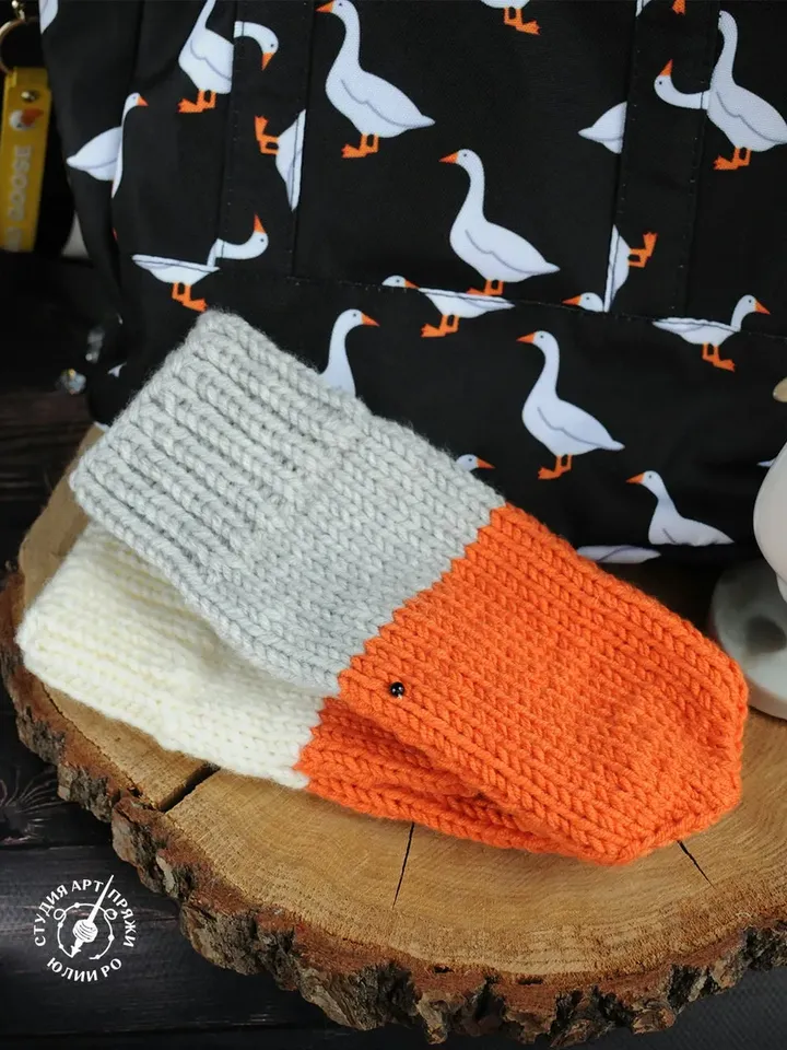 knitting mittens Grey and White goose