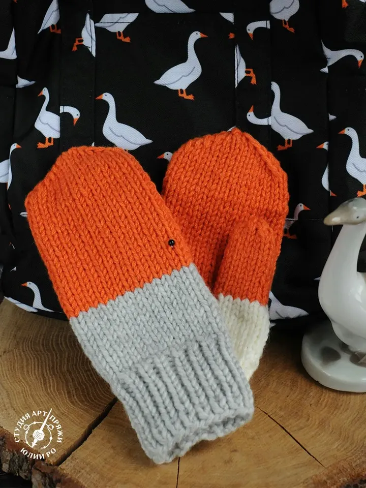knitting mittens Grey and White goose