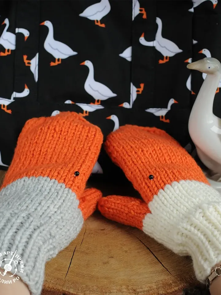 knitting mittens Grey and White goose