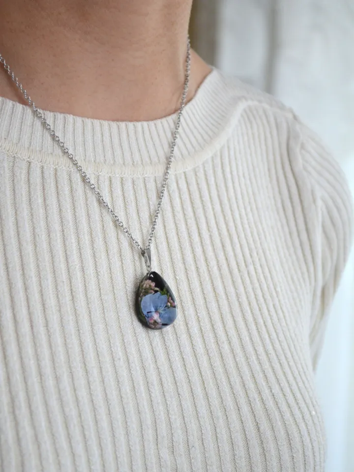 Real hydrangea and heather Pendant. Pendant-drop with real blue hydrangea. Real hydrangea in resin.
