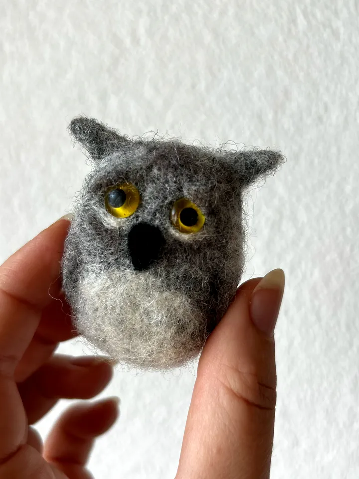 Owl felt brooch, handmade, felting, owl