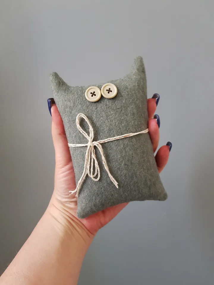 Grey cat sewing pattern PDF digital tutorial in english, stuffed animal sewing diy