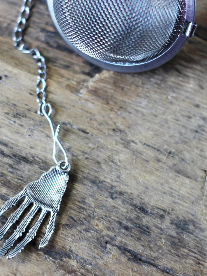 Skeleton hand tea infuser for loose leaf tea, Tea Maker with skeleton charm, Tea Steeper Herbal tea Halloween gift