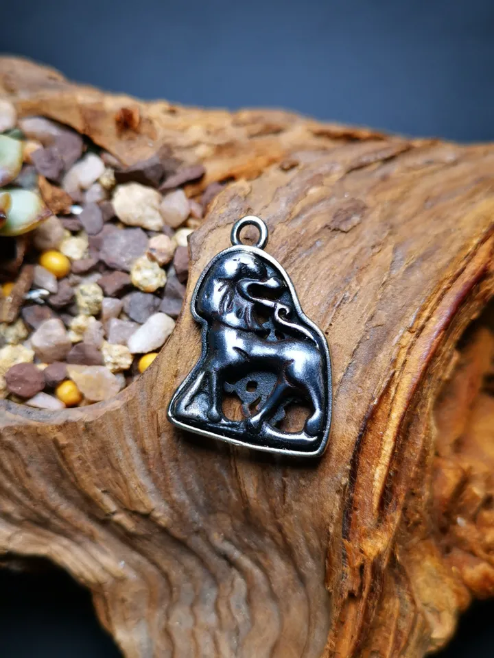 Gandhanra Antique Tibetan Buddhist Protective Pendant,Snow Lion Amulet Badge,inlaid with Sliver