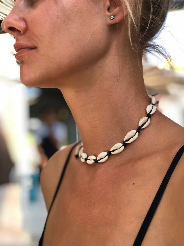 Shell choker necklace, cowrie chocker, black shell adjustable necklace choker, shell jewerly, boho jewelry, coachella style jewelry necklace